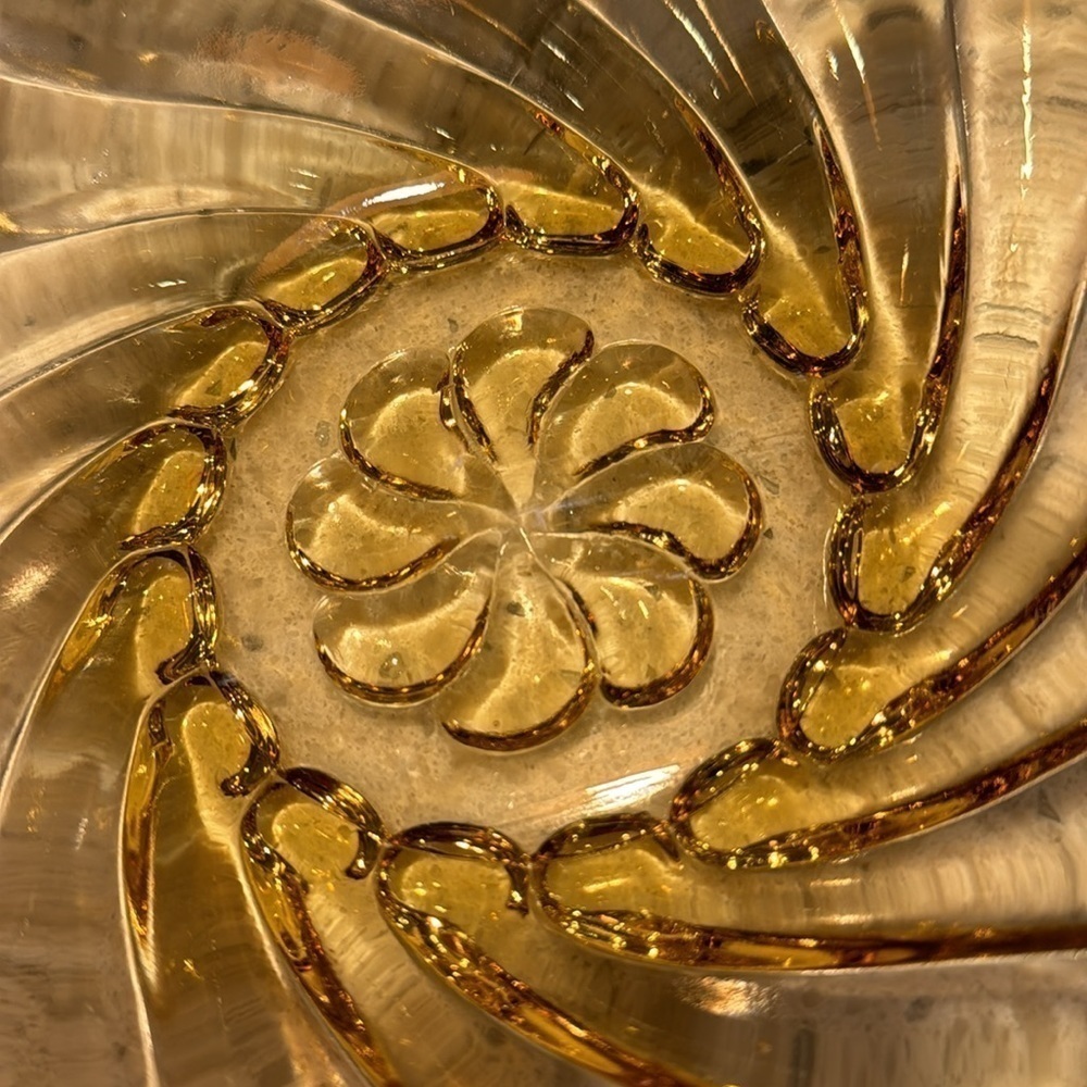 VINTAGE 70’s~HAZEL ATLAS AMBER GLASS~SERVING SALAD BOWL~CAPRI SWIRL PATTERN~G22 - Picture 8 of 9
